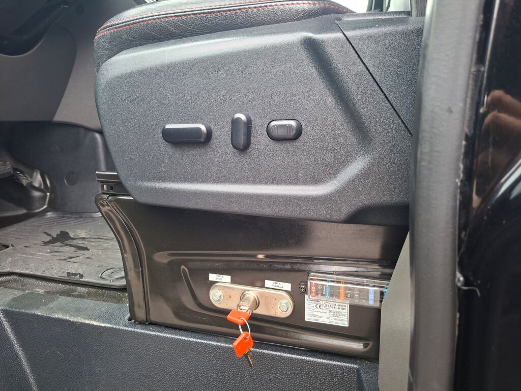 Ford Transit 2021 Musta