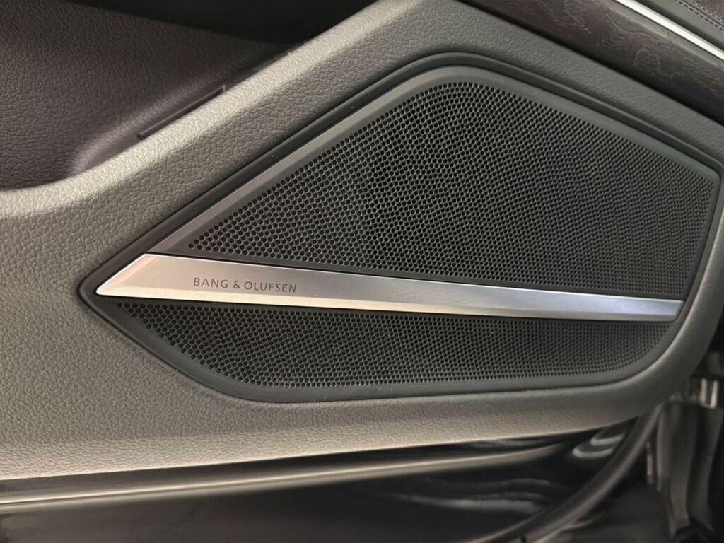 Audi A8 2020 Harmaa