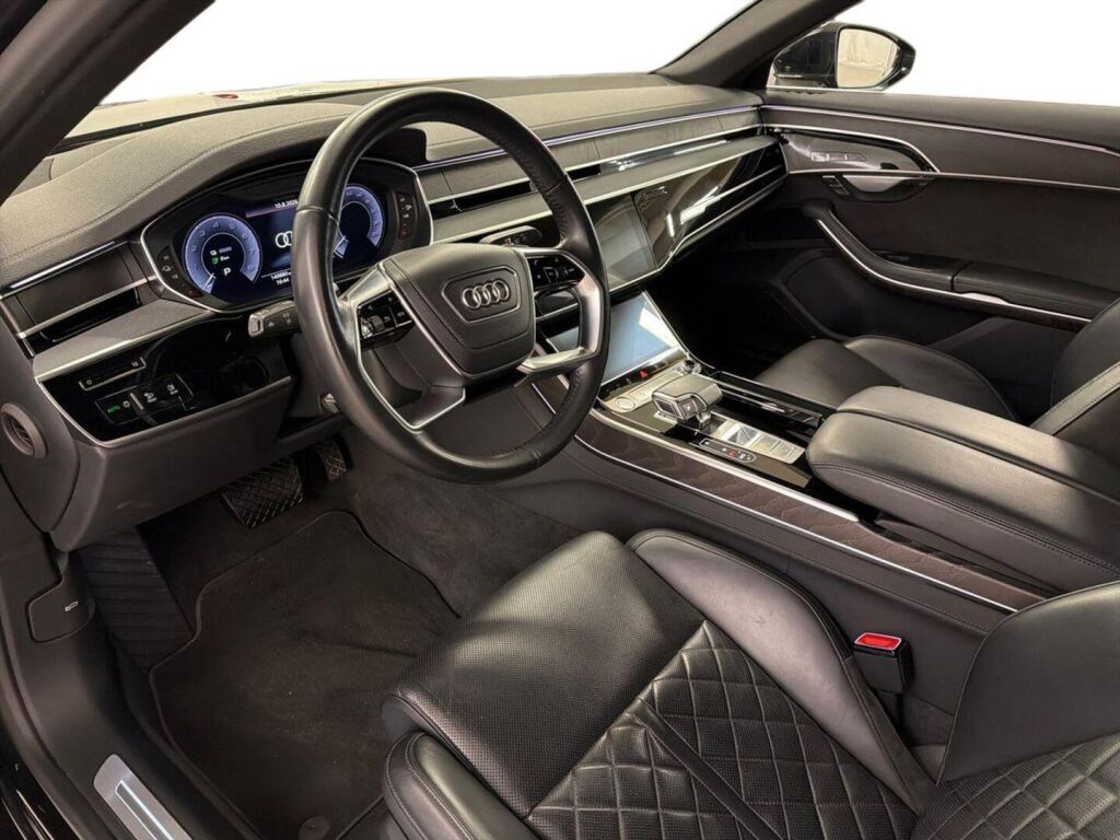 Audi A8 2020 Harmaa