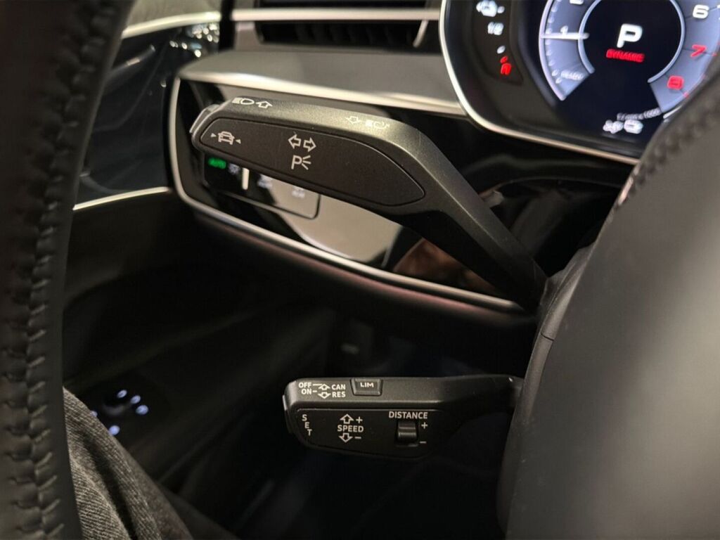 Audi A8 2020 Harmaa