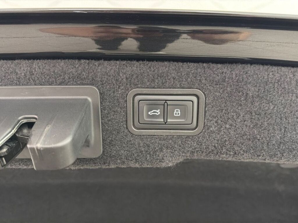 Audi A8 2020 Harmaa
