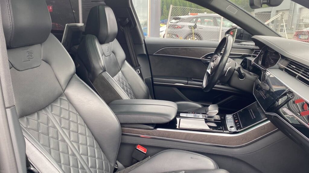 Audi A8 2020 Harmaa