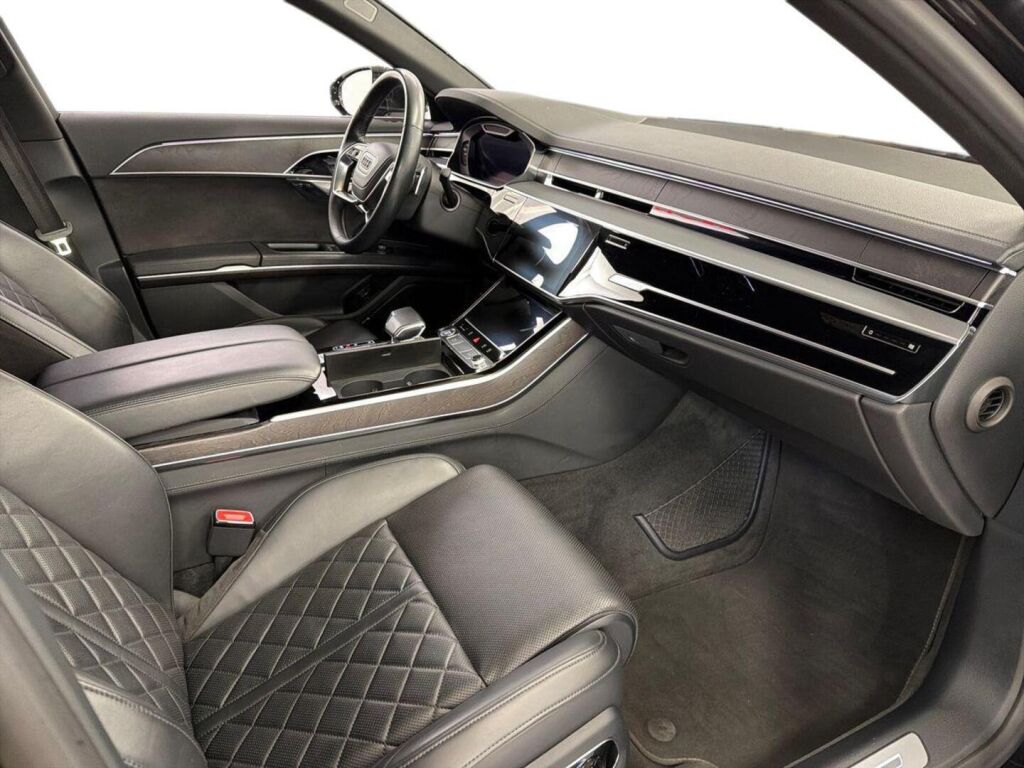 Audi A8 2020 Harmaa