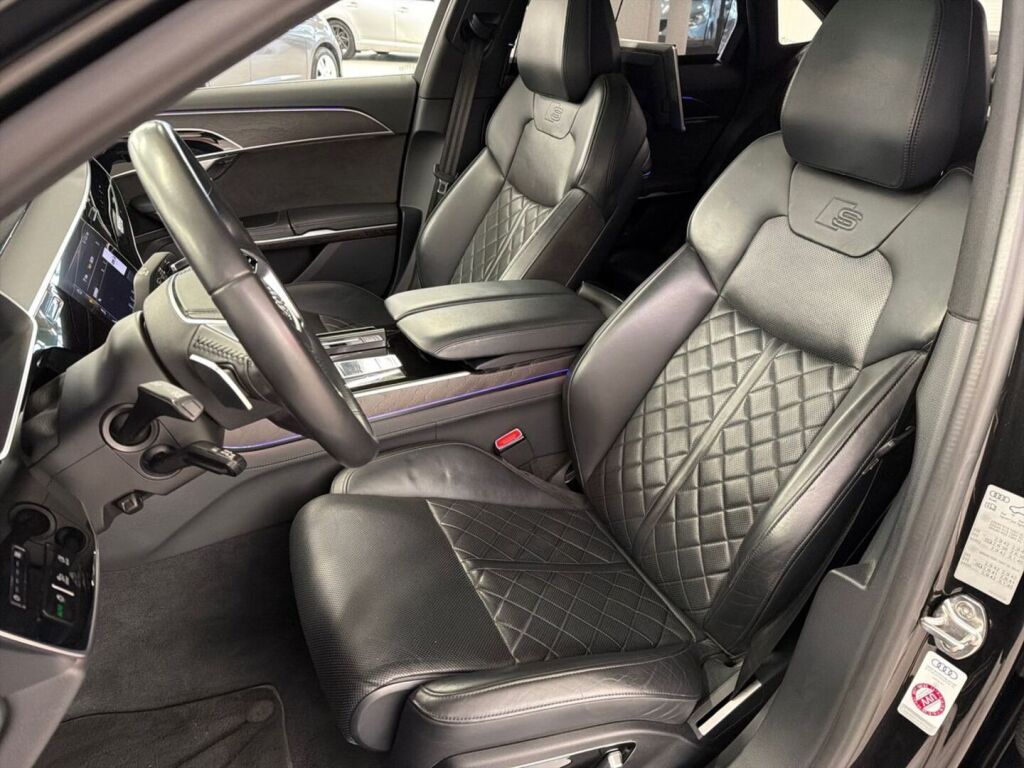 Audi A8 2020 Harmaa