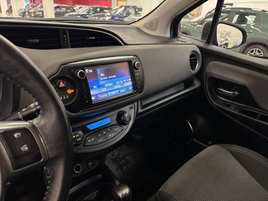 Toyota Yaris 2015 Harmaa