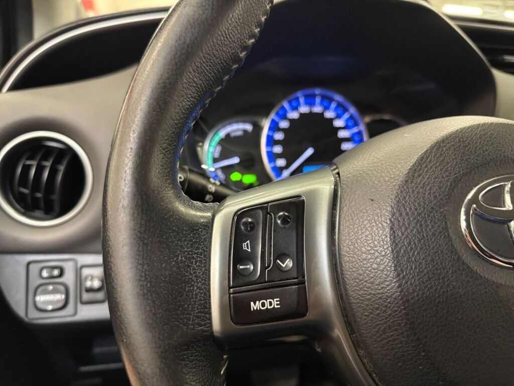 Toyota Yaris 2015 Harmaa