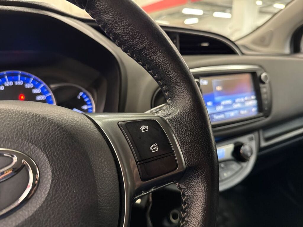 Toyota Yaris 2015 Harmaa