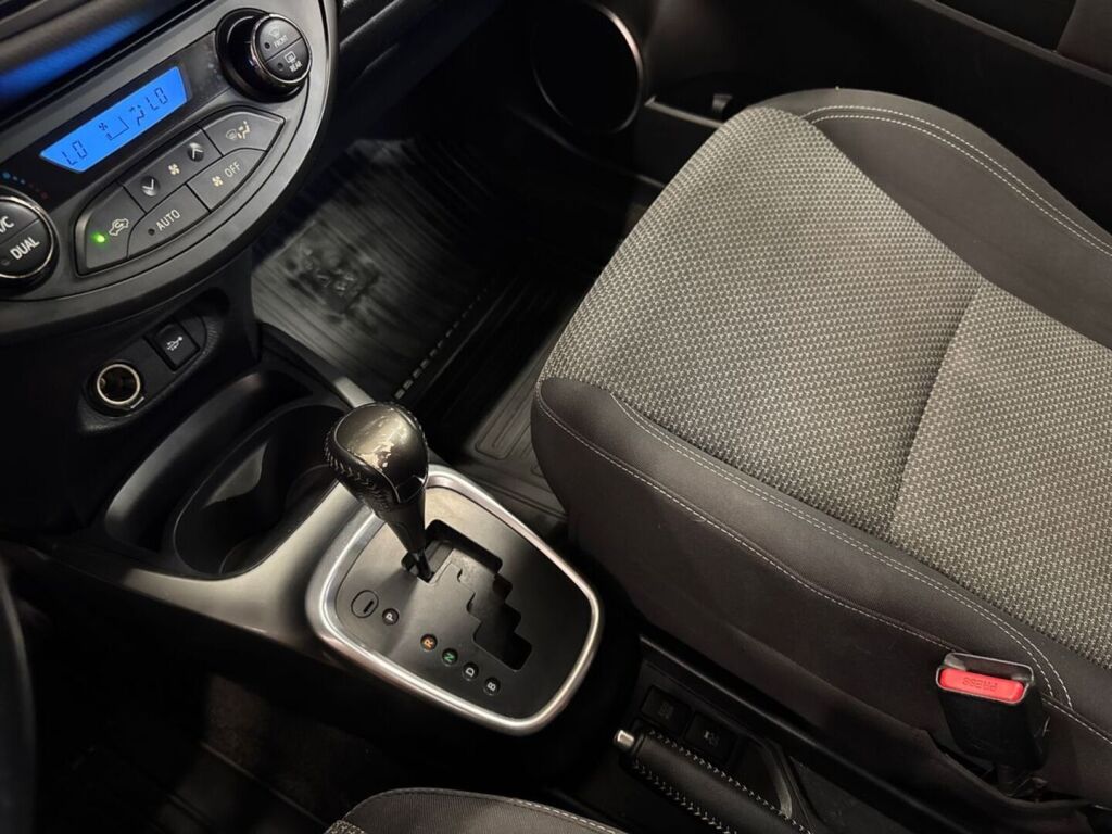 Toyota Yaris 2015 Harmaa