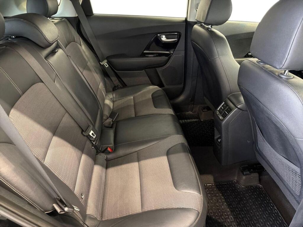 Kia Niro 2016 Musta