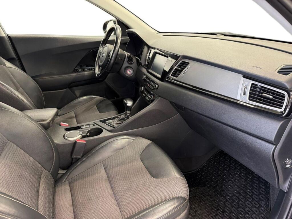 Kia Niro 2016 Musta