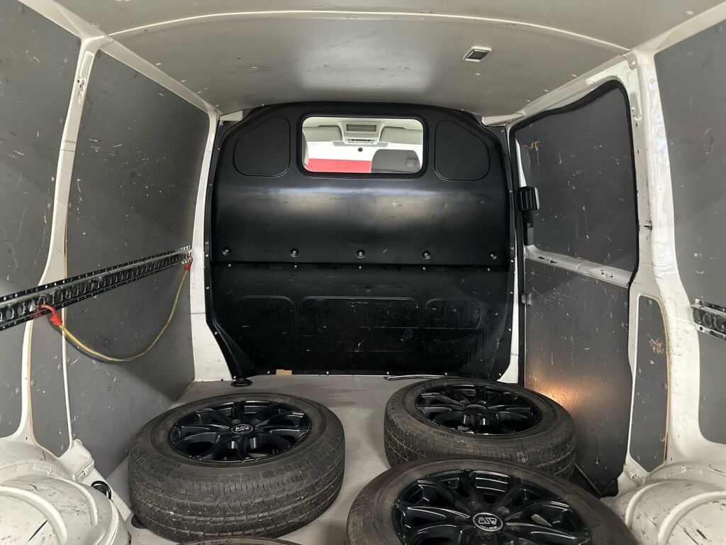 Volkswagen Transporter 2011 Valkoinen