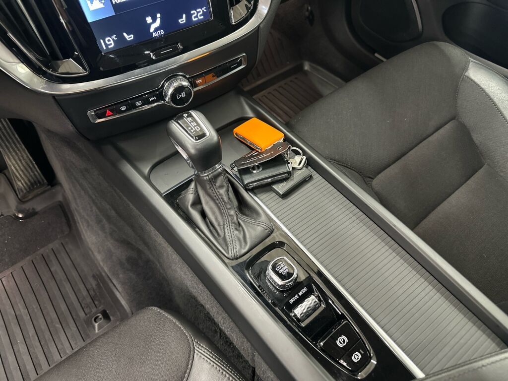 Volvo V60 2021 Valkoinen