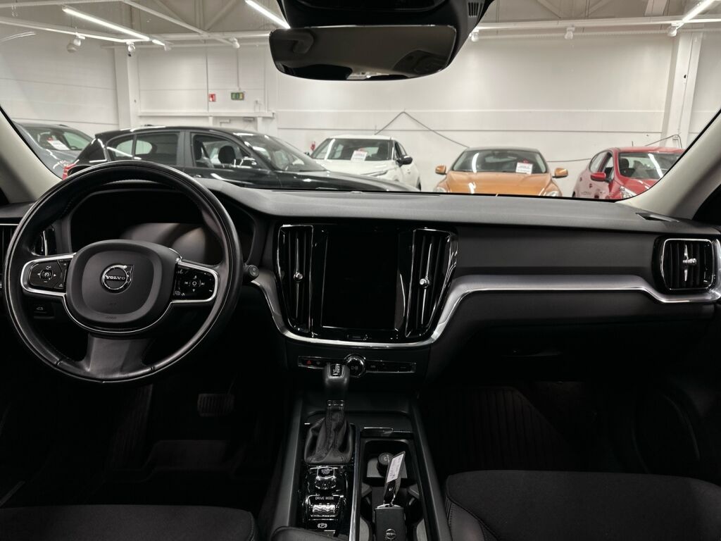 Volvo V60 2021 Valkoinen