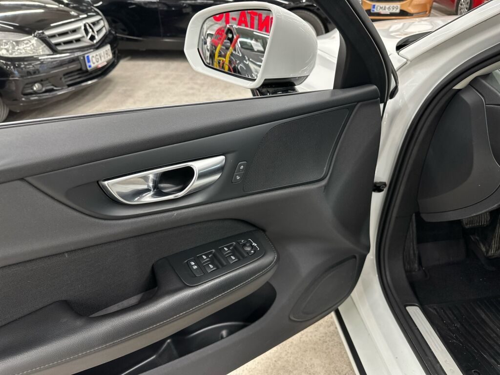 Volvo V60 2021 Valkoinen