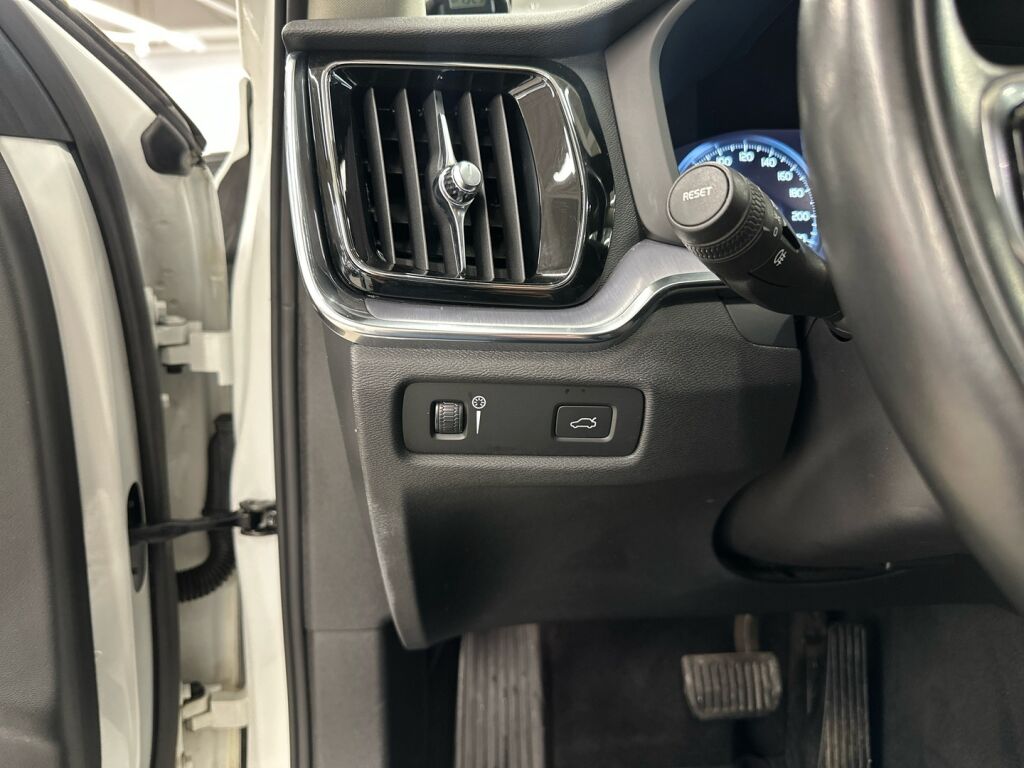 Volvo V60 2021 Valkoinen