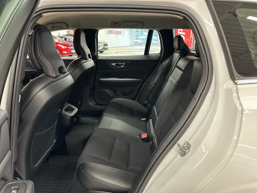 Volvo V60 2021 Valkoinen