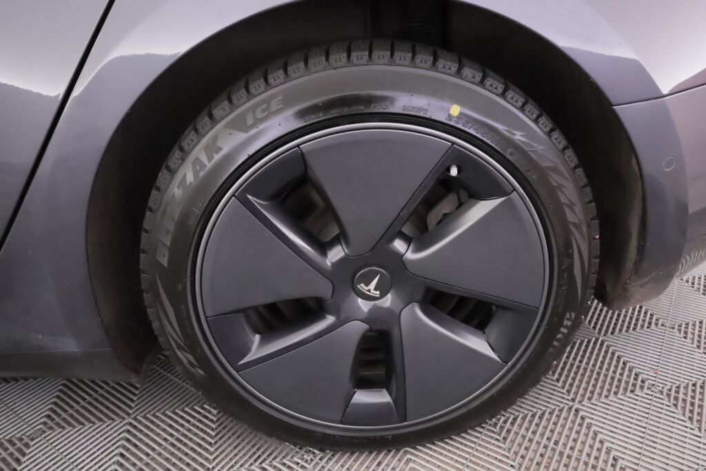 Tesla Model 3 2021 Harmaa