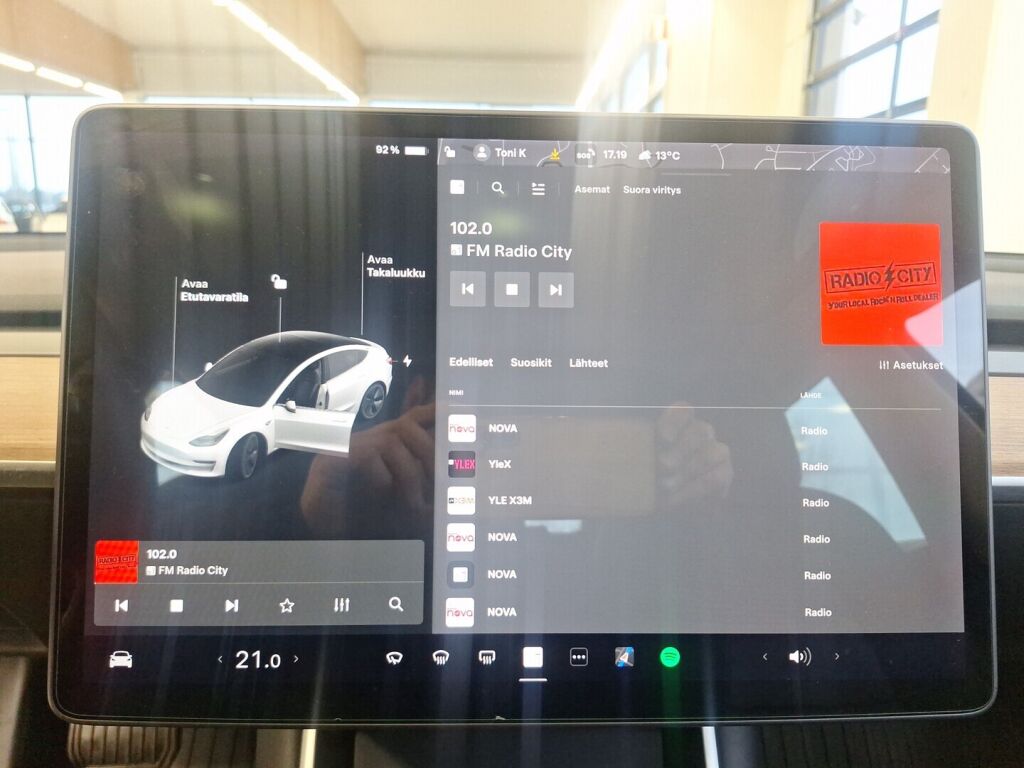 Tesla Model 3 2020 Valkoinen