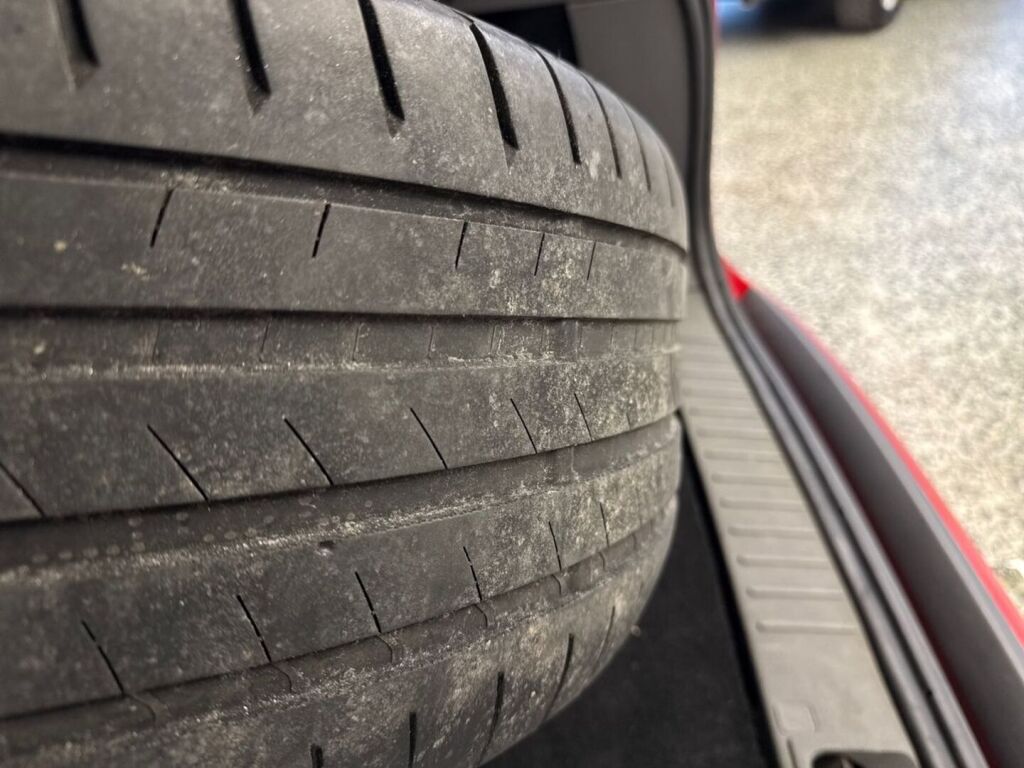 Ford Focus 2010 Punainen