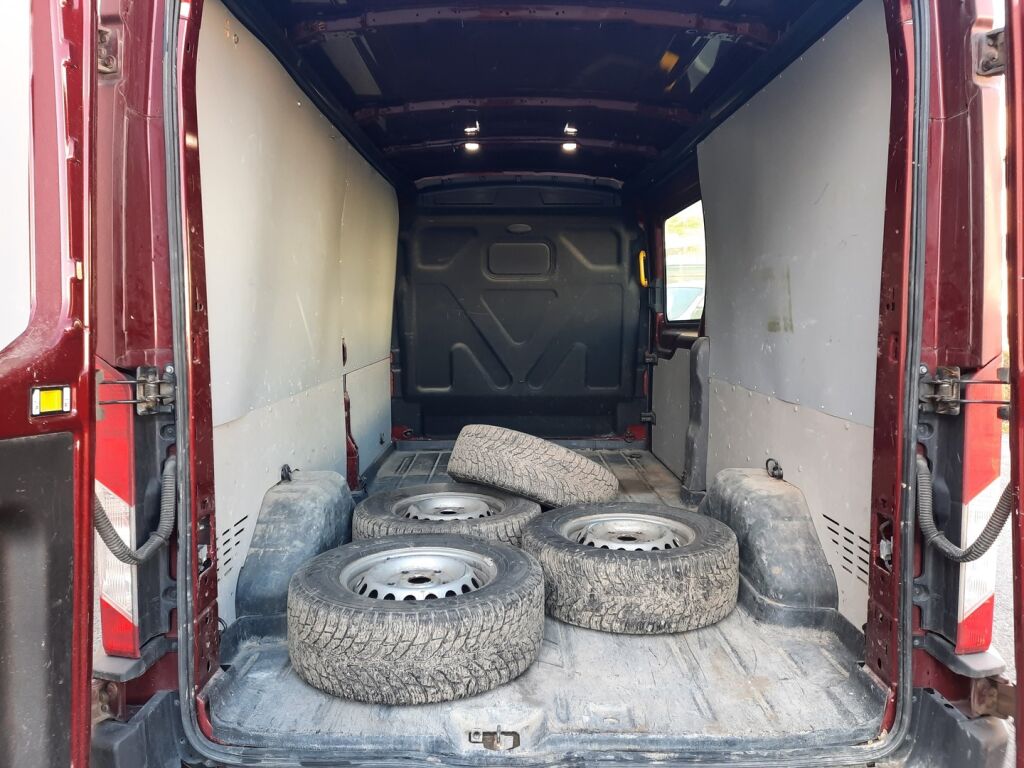 Ford Transit 2020 Punainen