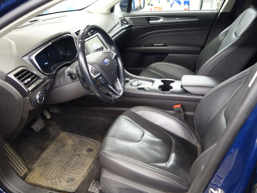 Ford Mondeo 2021 Sininen