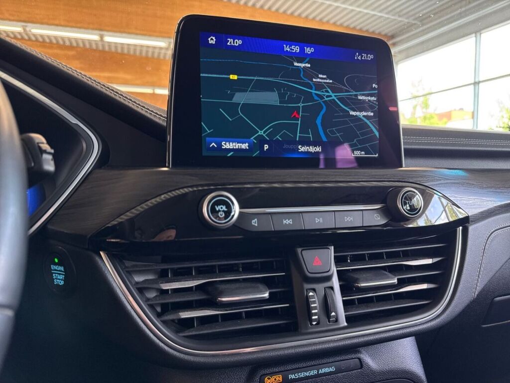 Ford Kuga 2021 Musta