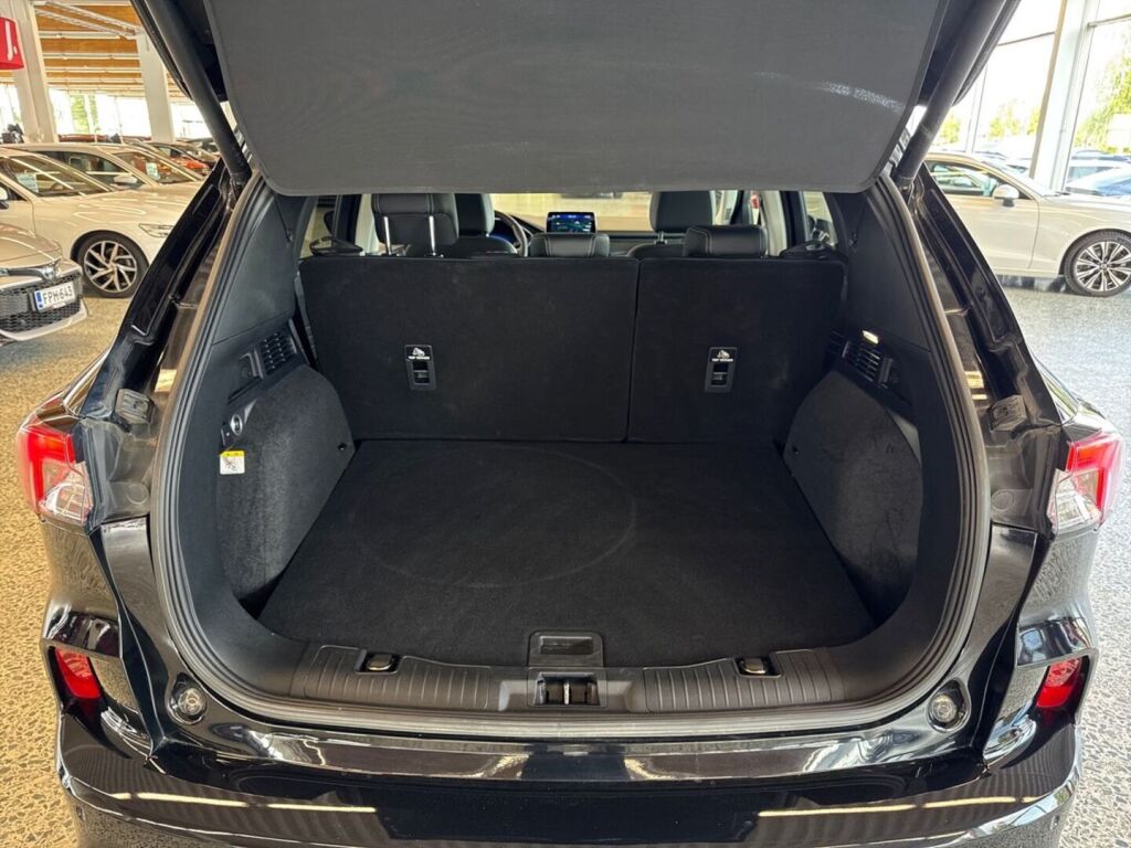 Ford Kuga 2021 Musta