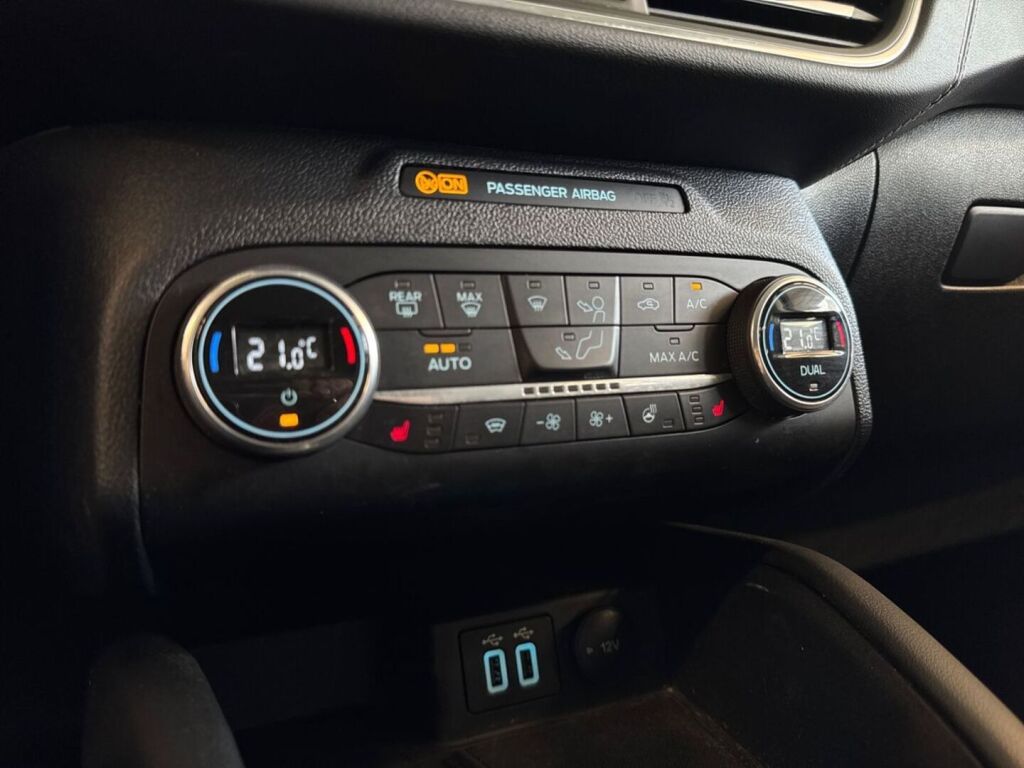 Ford Kuga 2021 Musta
