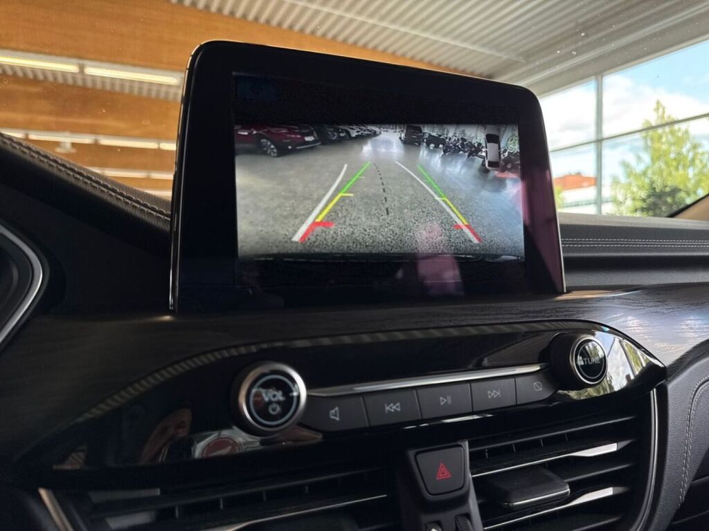 Ford Kuga 2021 Musta