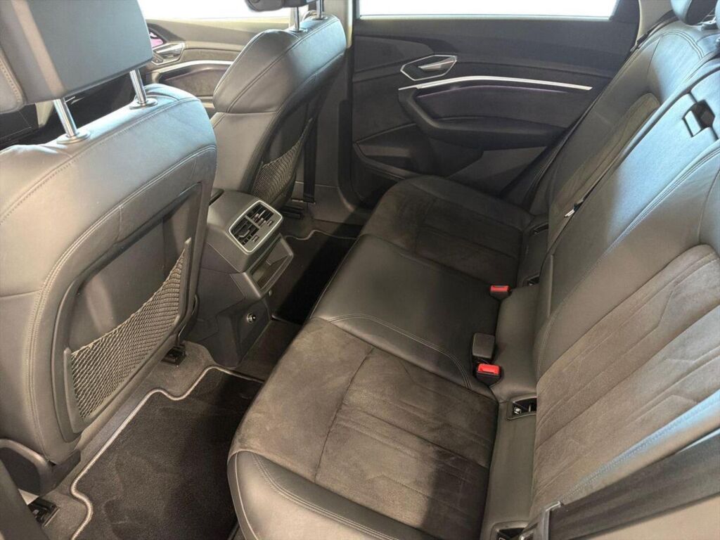 Audi e-tron 2020 Ruskea (beige)