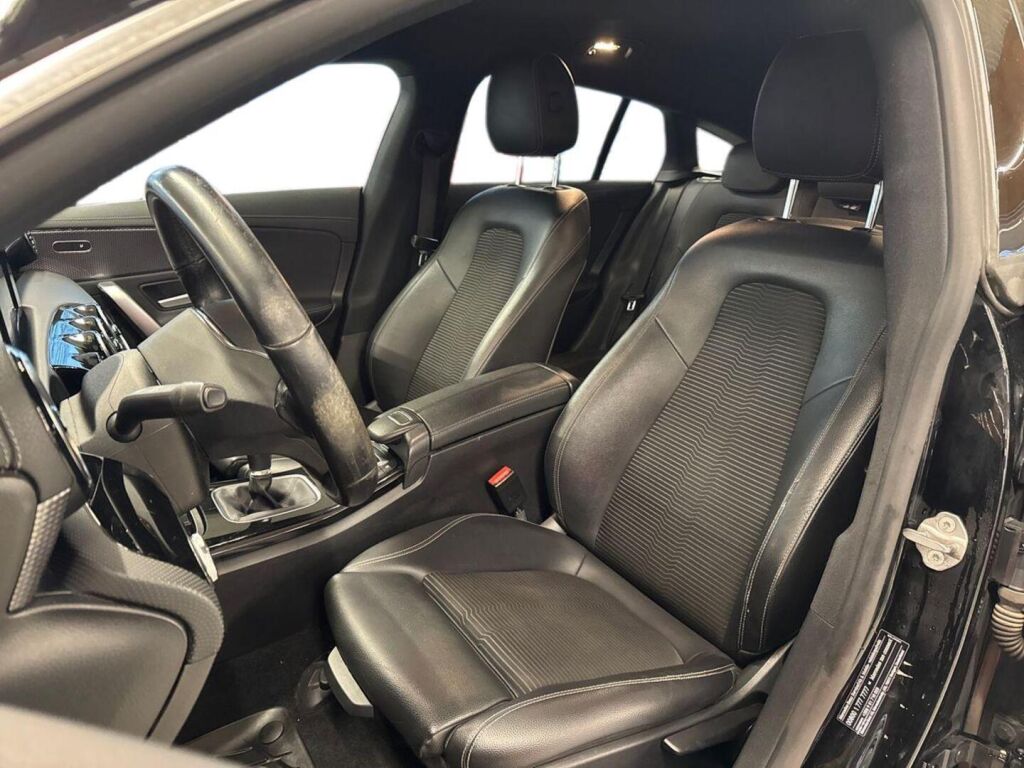 Mercedes-Benz CLA 2021 Musta