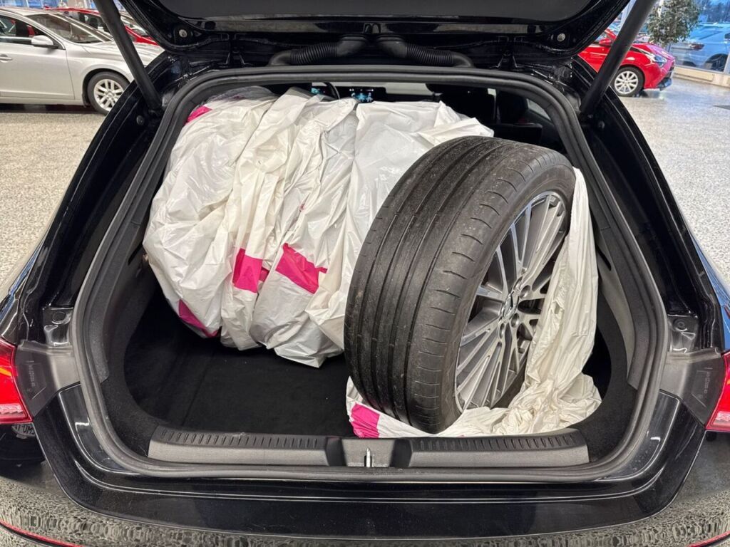 Mercedes-Benz CLA 2021 Musta