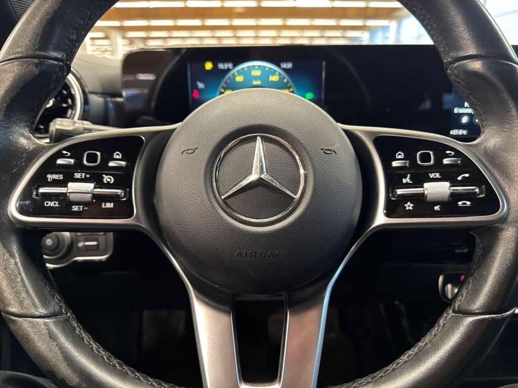 Mercedes-Benz CLA 2021 Musta