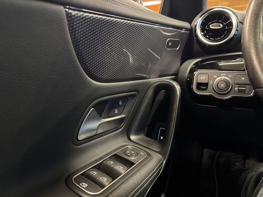 Mercedes-Benz CLA 2021 Musta