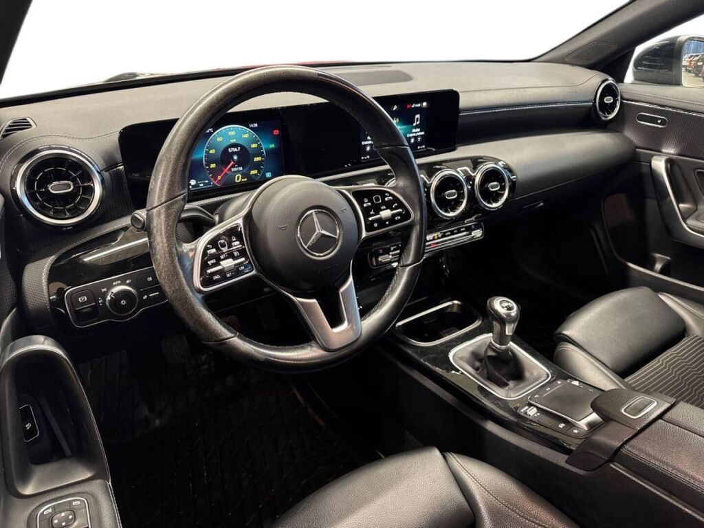 Mercedes-Benz CLA 2021 Musta