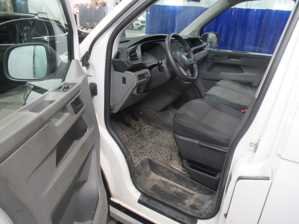 Volkswagen Transporter 2021 Valkoinen