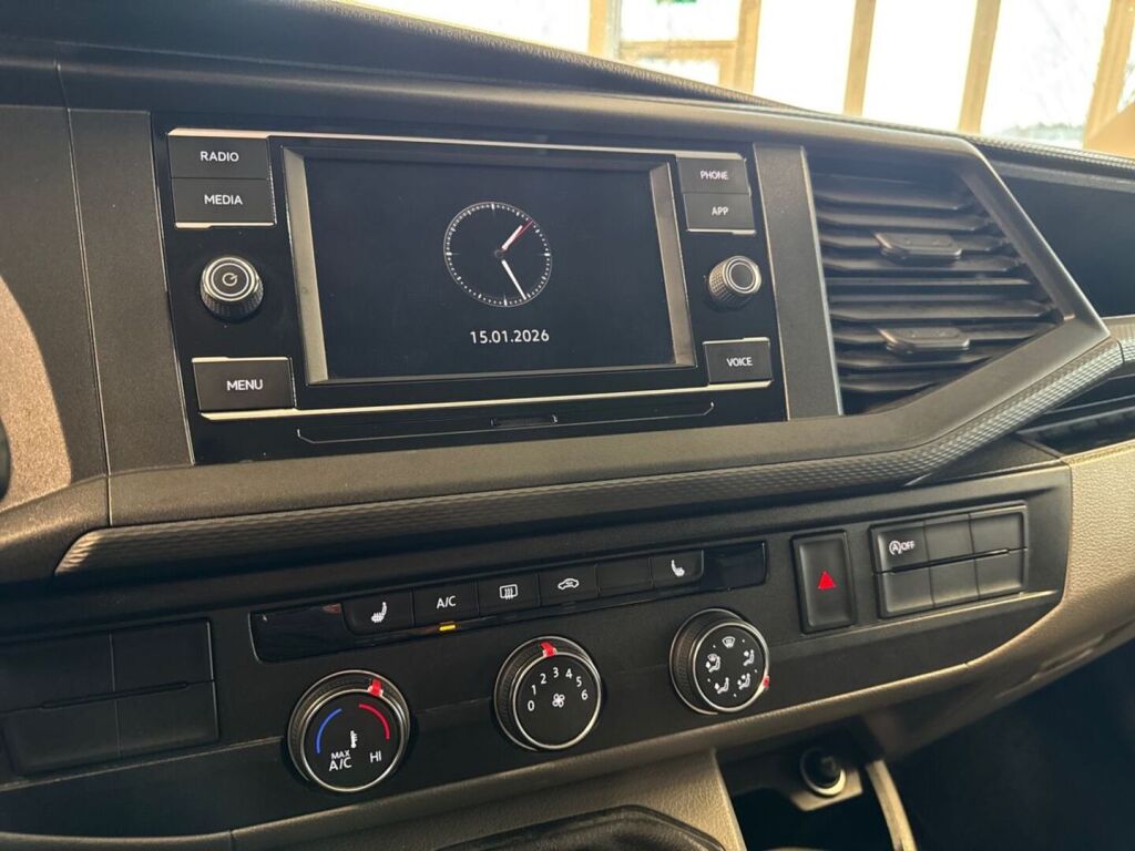 Volkswagen Transporter 2021 Valkoinen