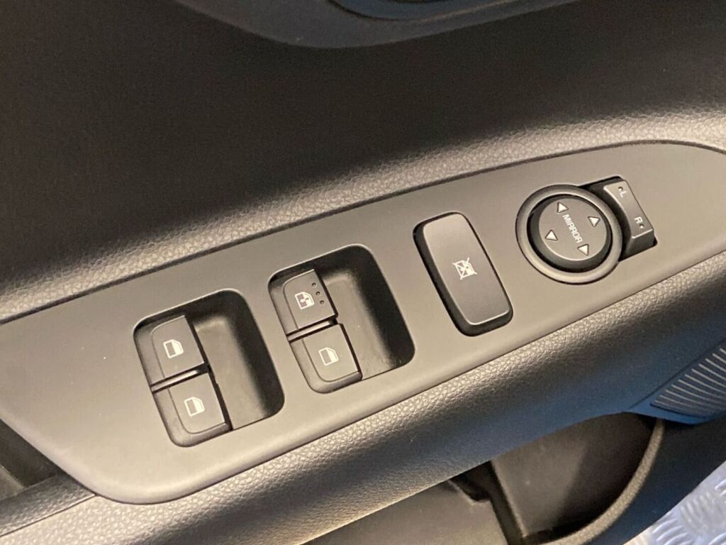 Kia Rio 2022 Sininen
