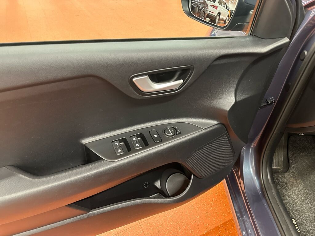 Kia Rio 2021 Sininen