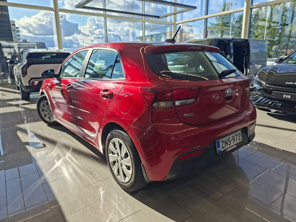 Kia Rio 2022 Punainen