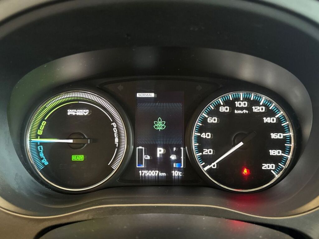 Mitsubishi Outlander PHEV 2016 Valkoinen