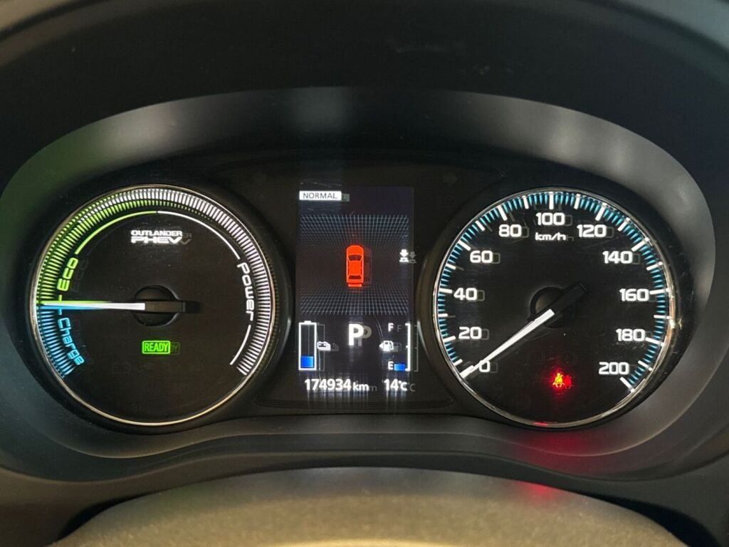 Mitsubishi Outlander PHEV 2016 Valkoinen