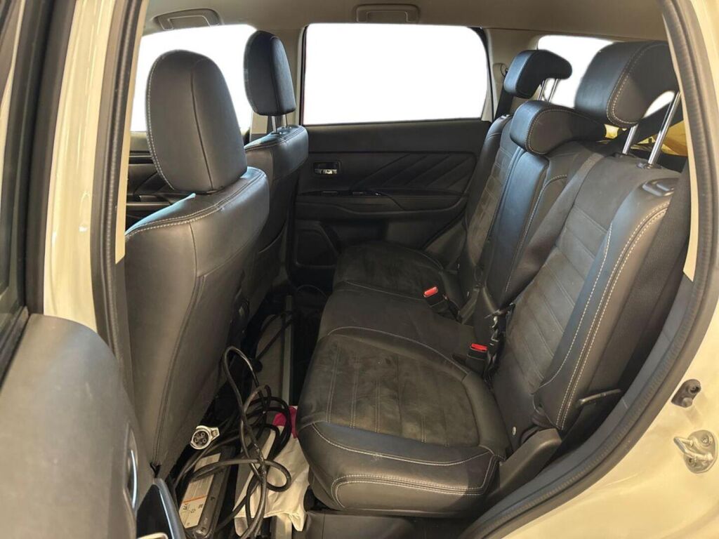 Mitsubishi Outlander PHEV 2016 Valkoinen