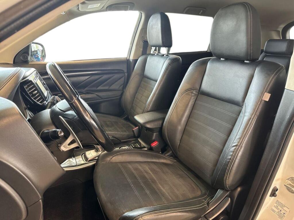 Mitsubishi Outlander PHEV 2016 Valkoinen