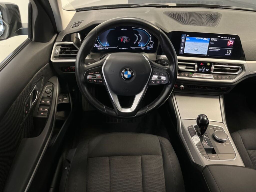 BMW 320 2021 Musta