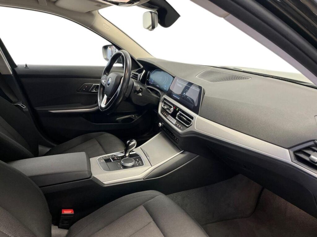 BMW 320 2021 Musta