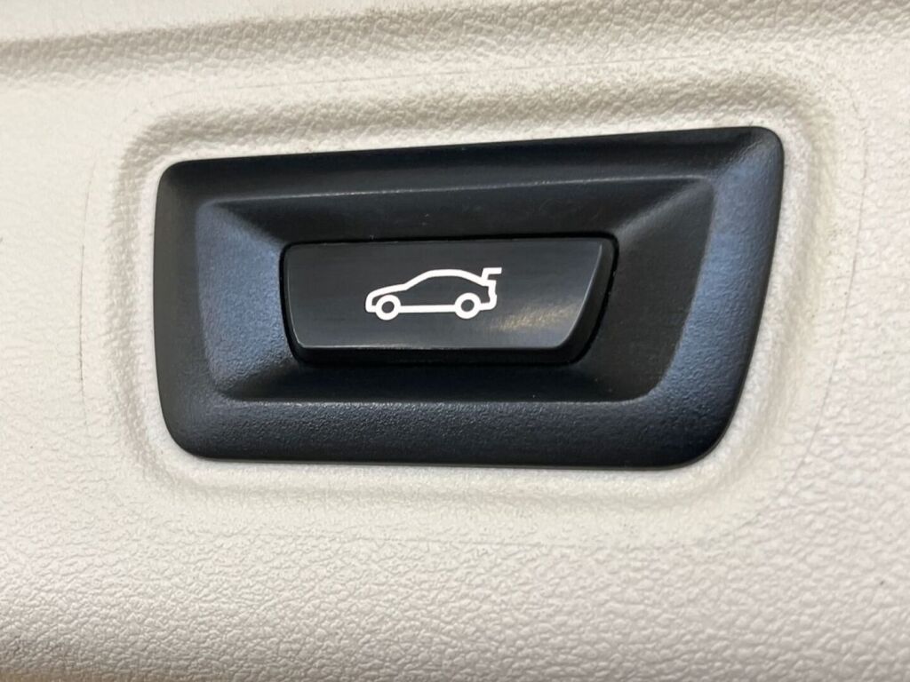 BMW 320 2021 Musta