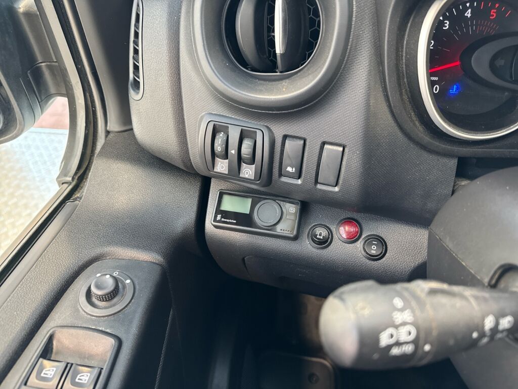 Renault Trafic 2021 Valkoinen