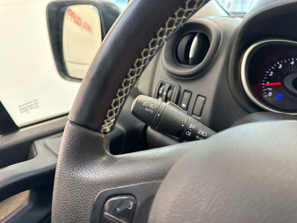 Renault Trafic 2021 Valkoinen