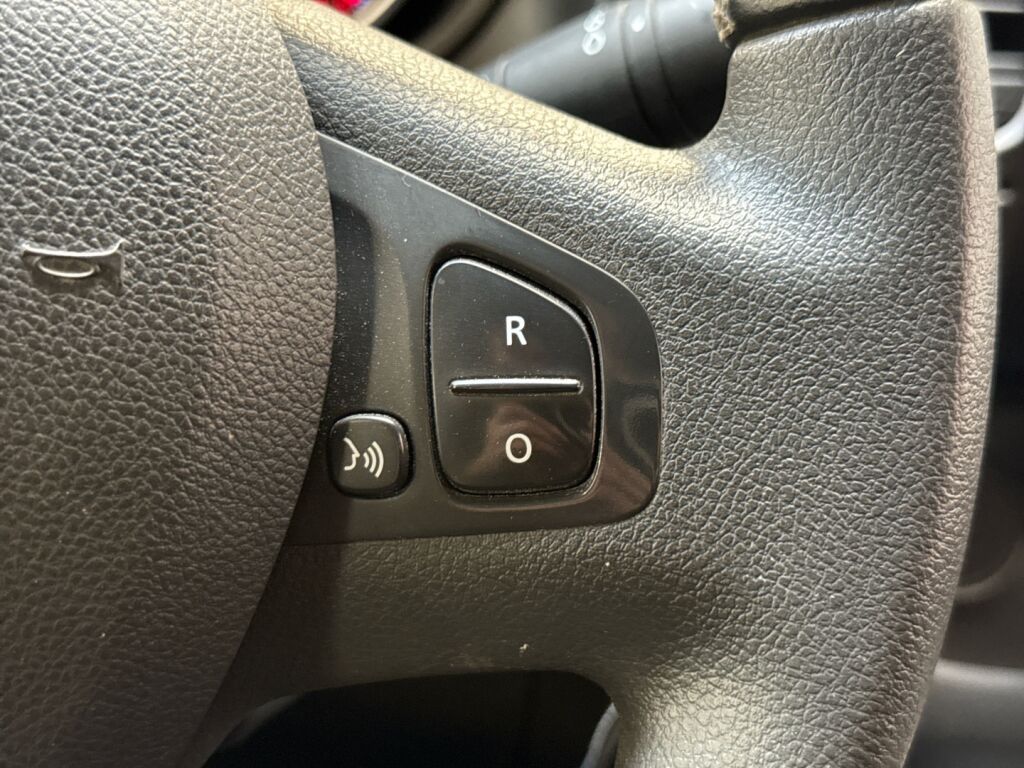 Renault Trafic 2021 Valkoinen